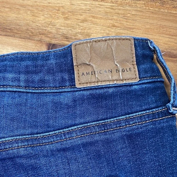 American Eagle MIDI Distressed Denim Shorts Women’s Size 14 - Picture 3 of 8